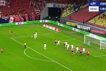 中超半场：韦世豪任意球闪击后伤退，蓉城暂1-0长春亚泰