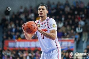 太铁！贝兹利9投1中&amp;三分4中0 得到7分3板1断1帽