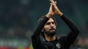 米体：阿德利被下放到预备队即将离队，本纳塞尔、特奥也将离开